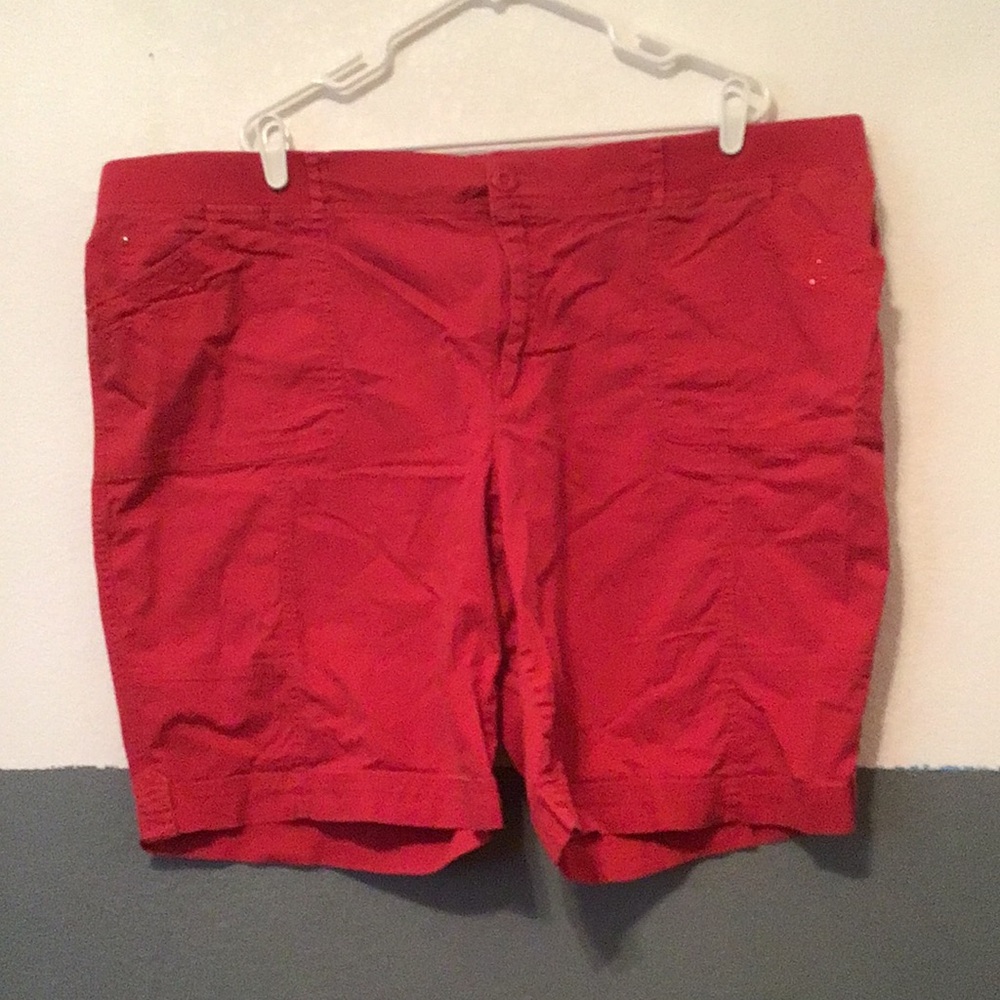 H3 Size 24W Gloria Vanderbilt Red Mid-Length Bermuda Shorts